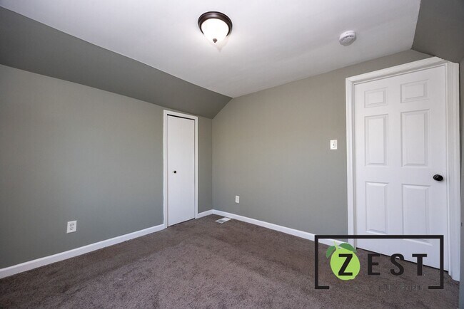 Building Photo - Beautiful house!!!!