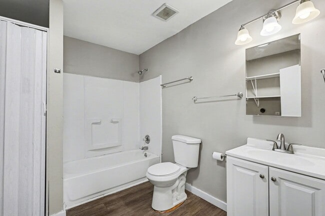 Building Photo - Charming 3 bedroom 1 bath in South Kansas City!!