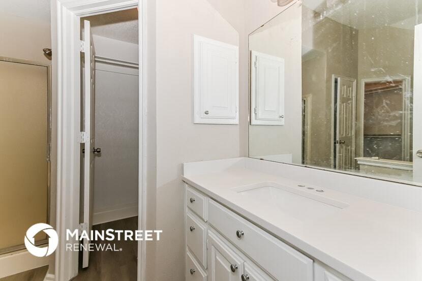 Building Photo - 11613 Wallace Ave