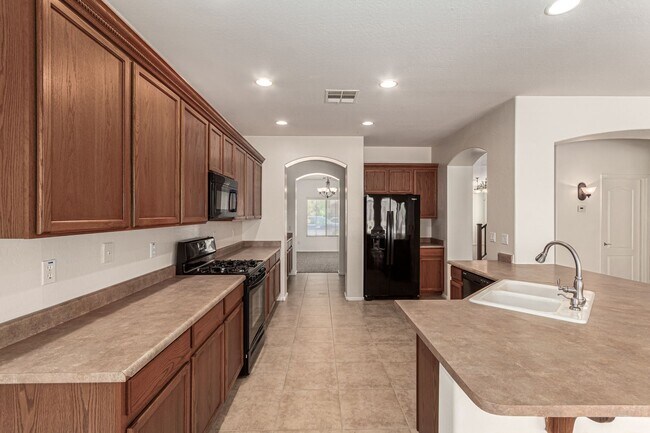 Building Photo - Chandler 4 Bedroom - 2.5 Bathroom with Pri...
