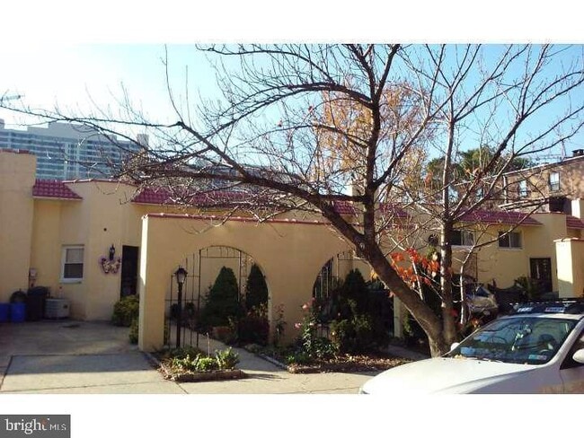 Primary Photo - 2010 Green St
