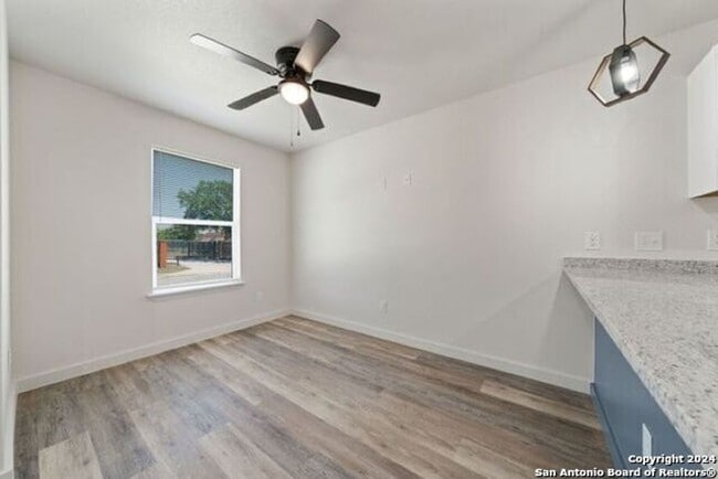 Building Photo - 3 Bedroom/2.5 Bath-E Houston So to Hedgessa