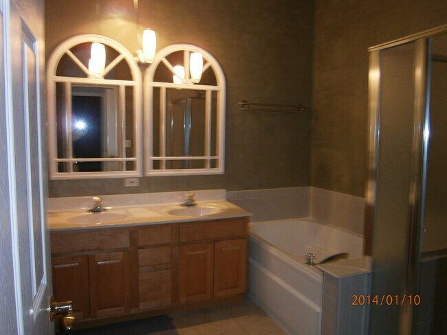 Building Photo - 431 Nelson Dr