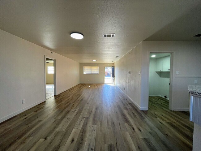 Building Photo - Cozy?Charm Meets Modern Luxury – Your Perfect Lamesa Retreat!