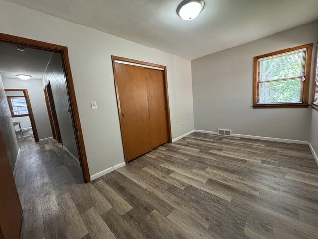 Building Photo - 1729 W Iles Ave