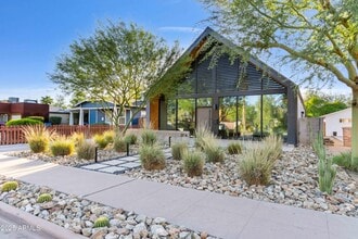 Building Photo - 2214 N Dayton St