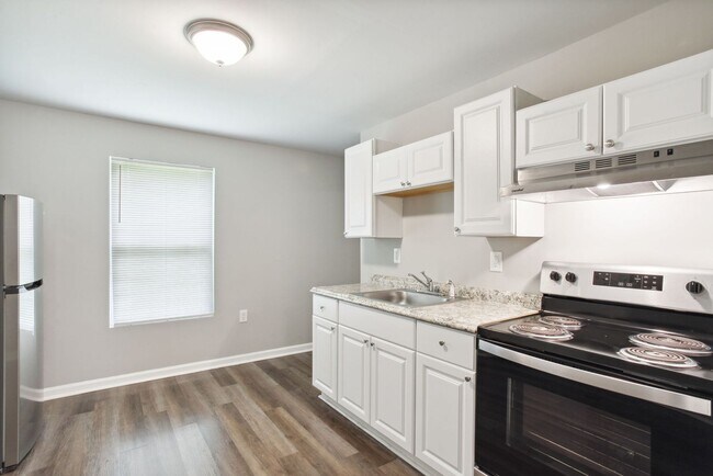 Building Photo - 3BR/2BA Downtown House Walking Distance to Forsyth Park and Daffin Park