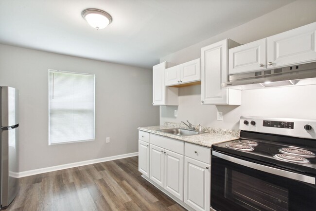 Building Photo - 3BR/2BA Downtown House Walking Distance to...
