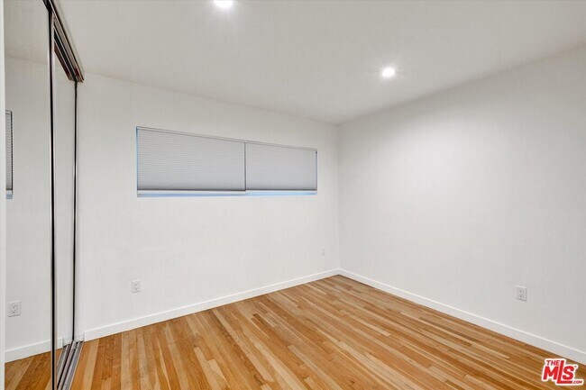 Building Photo - 5400 W 82nd St