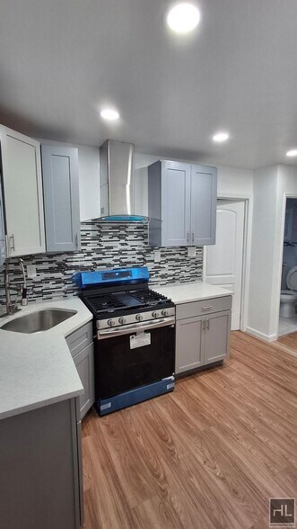 Primary Photo - 5122 Ave. S