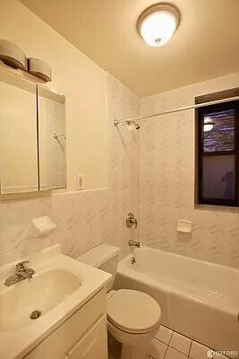Building Photo - 151 E 81st St
