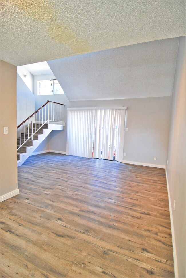 Building Photo - 746 N Eucalyptus Ave