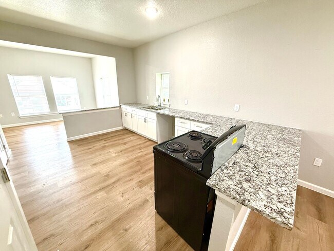 Building Photo - 2422 W Commerce St