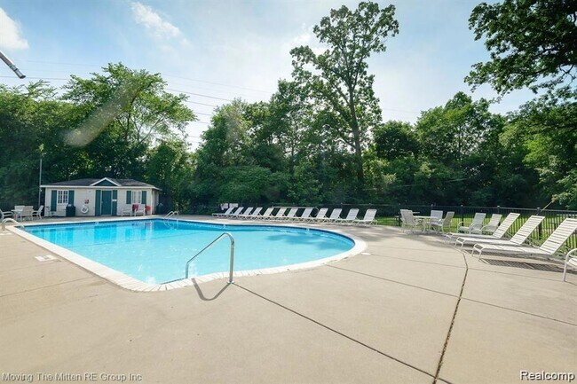 Building Photo - 487 N Eton St