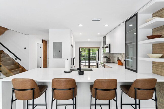 Building Photo - 541 N Ocean Blvd
