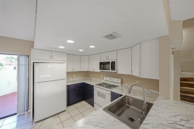 Building Photo - 3208 San Remo Cir