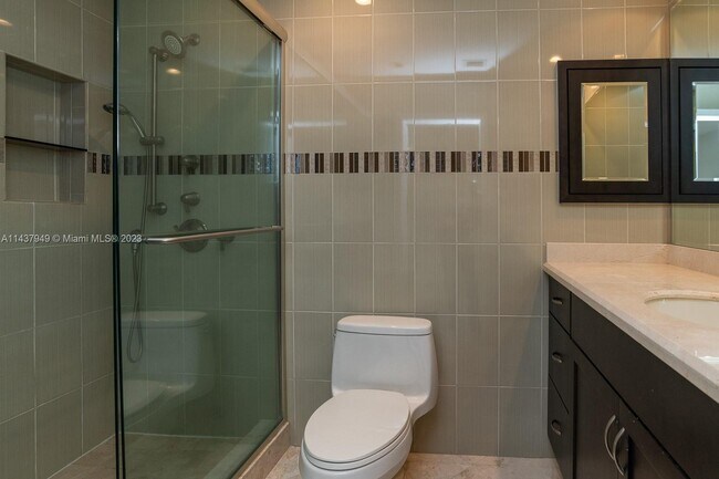 Building Photo - 76 Isle of Venice Dr