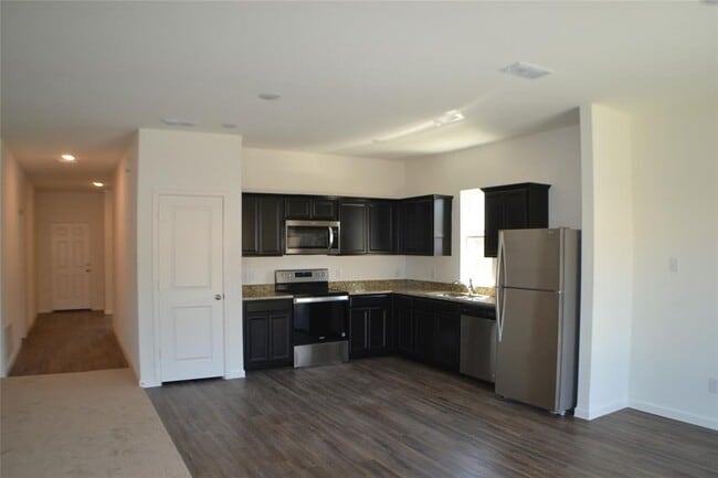 Building Photo - 824 Cedar Elm Dr