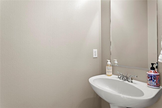 Building Photo - 3023 Pointeview Dr