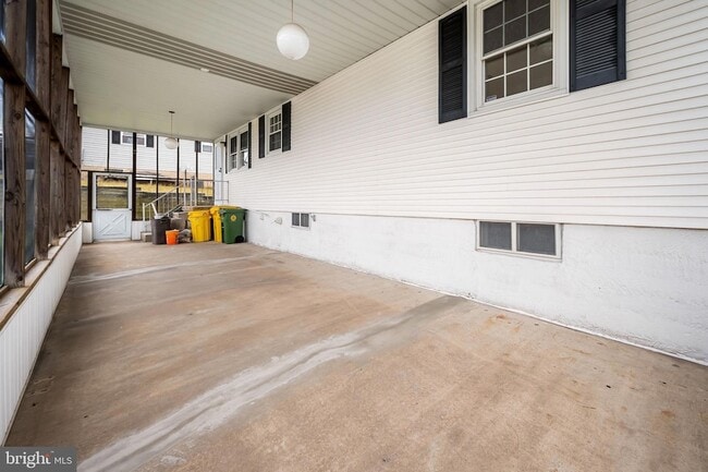 Building Photo - 302 18th Ave