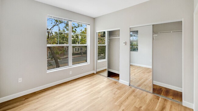 Building Photo - Major renovations and very well kept 3-Bedroom Apartment!