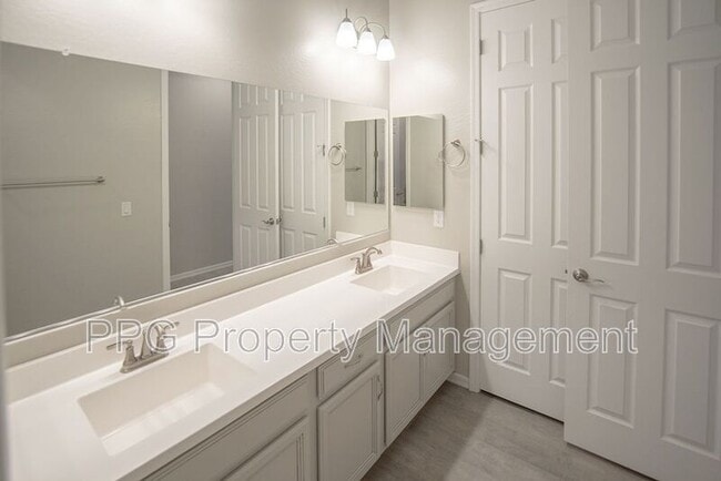 Building Photo - 7747 S 167th Ave