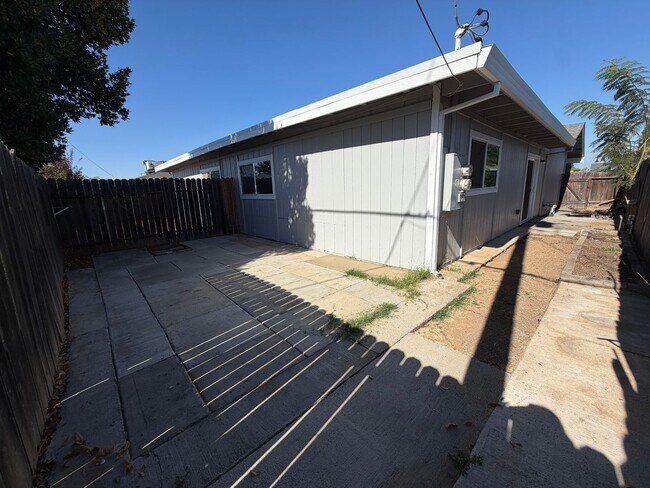 Building Photo - Fully Renovated 2-Bedroom Home with Spacious Backyard – Move-In Ready in Sacramento
