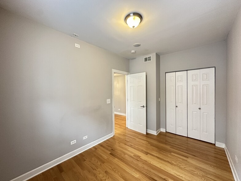 Building Photo - 3256 N Clifton Ave