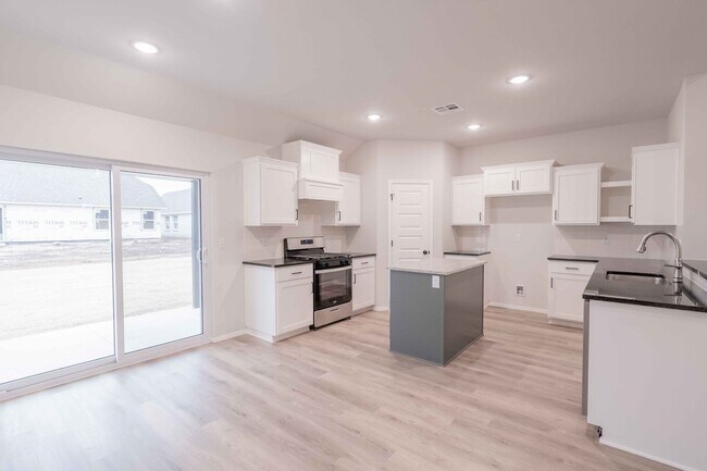 Building Photo - New Construction Home 4 Bed 3 Bath in Bixby!
