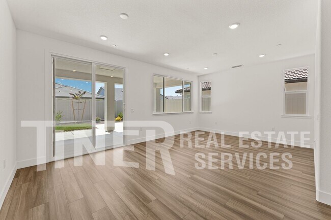 Building Photo - 3062 Pansona St