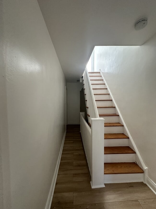 Building Photo - 1022 Carpenter St