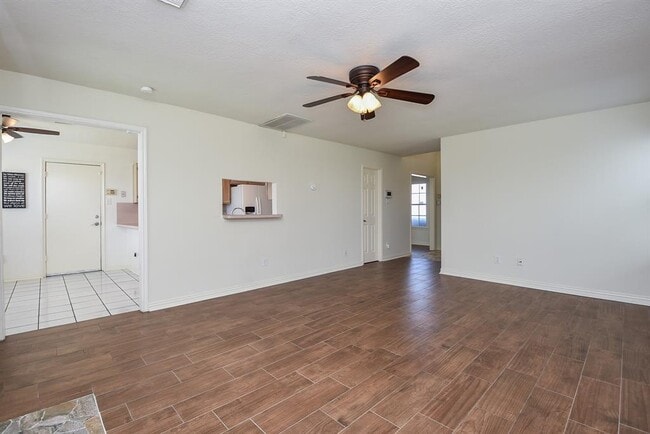 Building Photo - 4026 Almond Lake Dr
