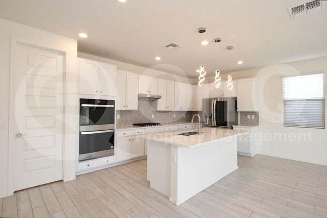 Building Photo - 3037 W la Mirada Dr