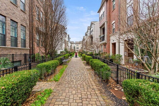 Building Photo - 609 Broadview Terrace NE