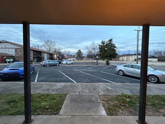 Building Photo - 721 N Vinita Ave