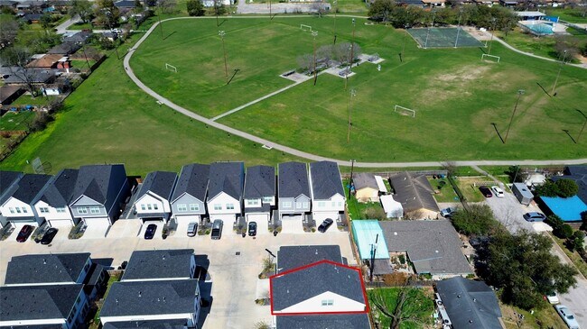 Building Photo - 6728 Parker Grv Ln