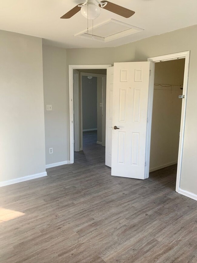 Building Photo - Promise Land Historic Walking District Downtown Morehead City! Charming 4 bedroom 1 1/2 bath Home...