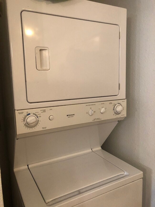 Building Photo - 2112 E Airline Rd