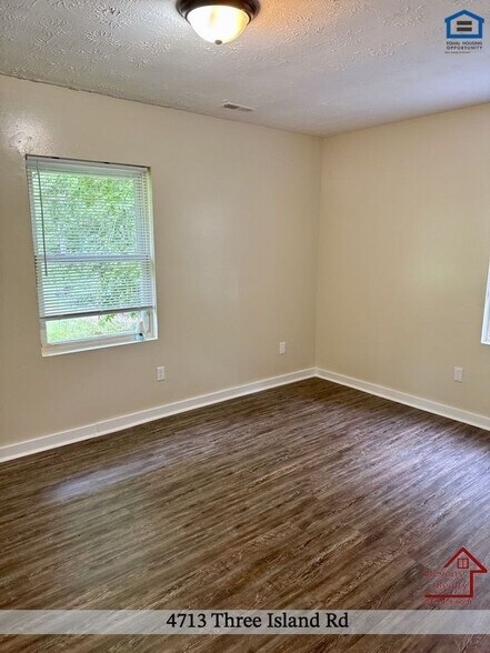 Building Photo - 4713 3 Island Rd