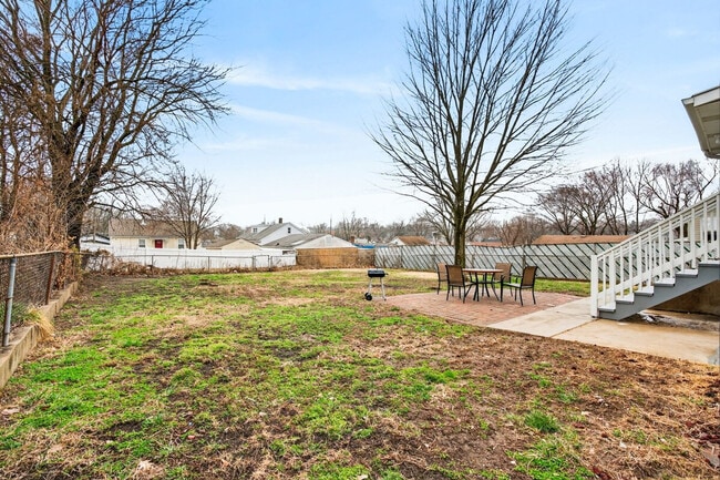 Building Photo - 146 W Felton Ave