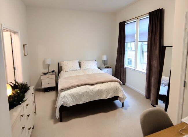 Building Photo - 309 Holland Ln