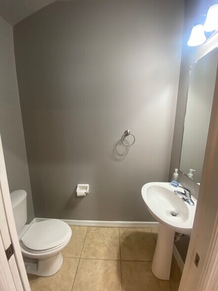 Building Photo - 7441 Arlington Grove Cir