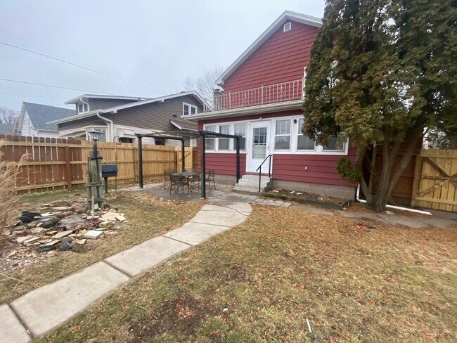 Building Photo - 2702 E 18th St