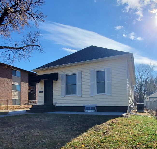 Building Photo - 927 Garfield St