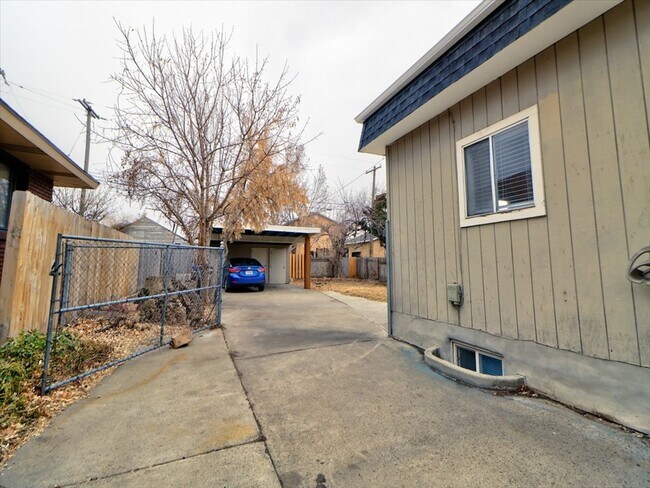 Building Photo - 1066 E Emerson Ave