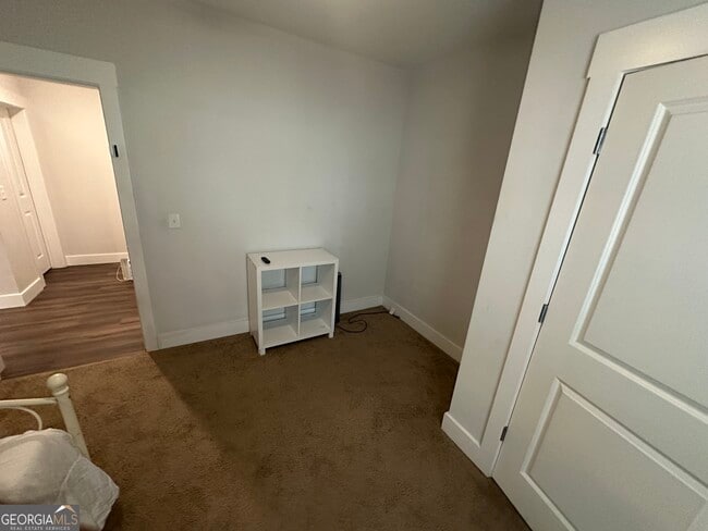 Building Photo - 370 Crestbrook Ln