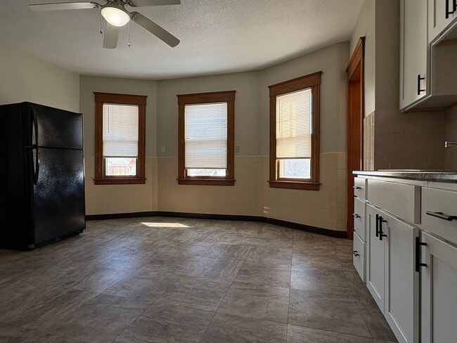 Building Photo - 20 Nash St