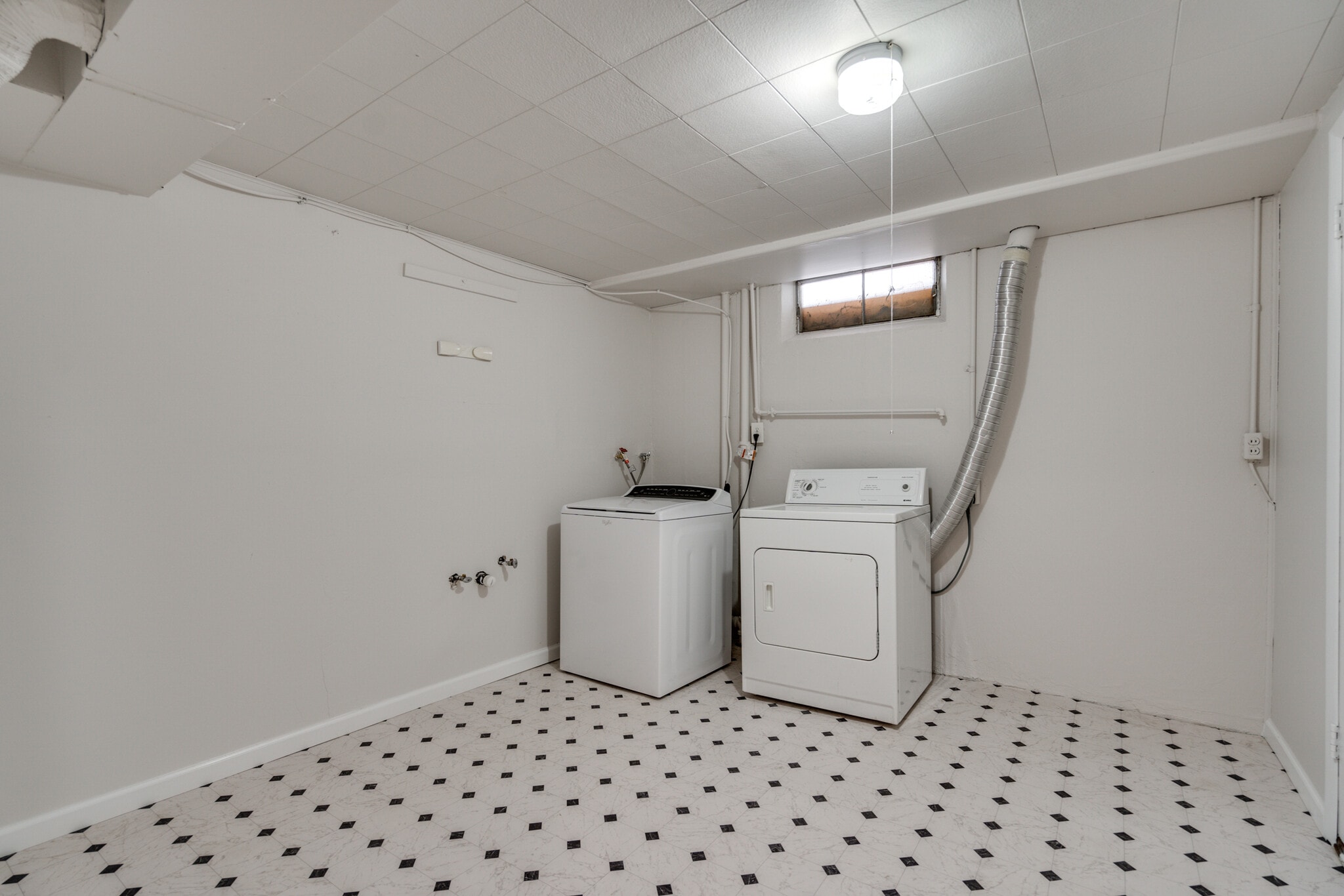 Building Photo - 1625 S Beach Ct