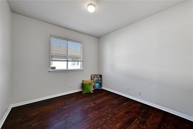 Building Photo - 317 McCoy Ln