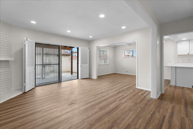 Building Photo - Updated Winnetka 3-Bedroom with Backyard a...